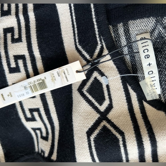 NWT alice + olivia Black & White pattern short sleeve mini dress - Picture 4 of 5